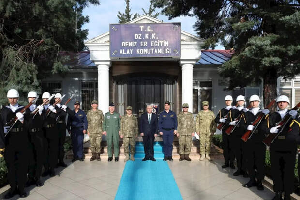 СМИ: Турция не сможет долго сохранять нейтралитет в ближневосточном конфликте