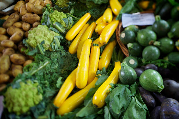 Впечатляет огромное разнообразие свежих овощей, фруктов, зелени. (Aurelien Guichard)