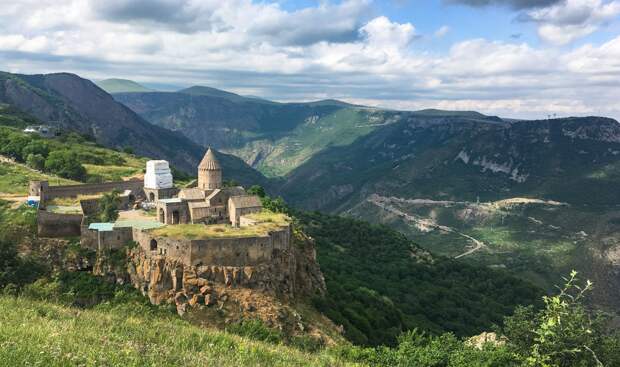 Нагорный Карабах – анклав внутри территории Азербайджана. Поэтому планируемая еще в 1920-х годах его передача Армении так и не состоялась. 