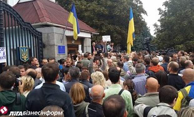 Митингующие от здания Минобороны пришли на Банковую Митингующие от здания Минобороны пришли на Банковую