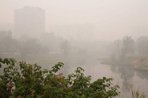 10 призрачных фото смога в Москве в 2010