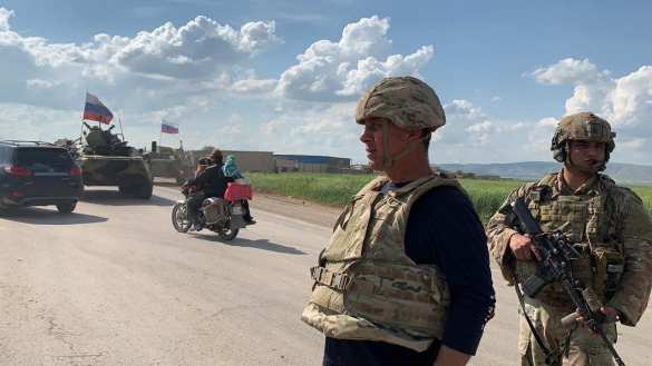 Российские военные заблокировали и развернули колонну армии США в Сирии (+ФОТО, ВИДЕО) | Русская весна