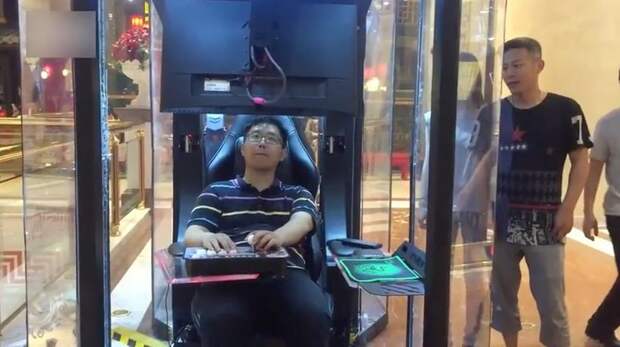В китайском торговом центре появились геймерские будки для мужчин