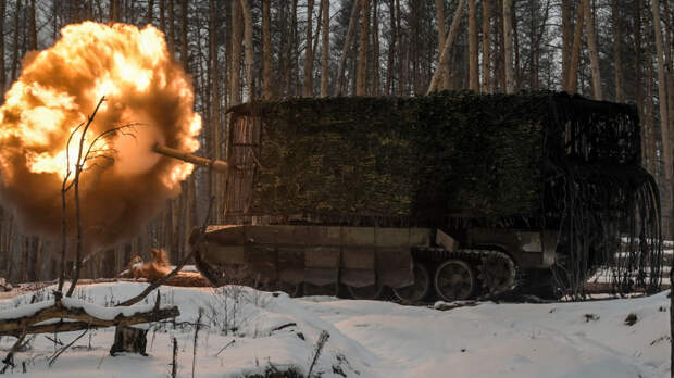 В зоне СВО на российские танки начали устанавливать защиту от беспилотников