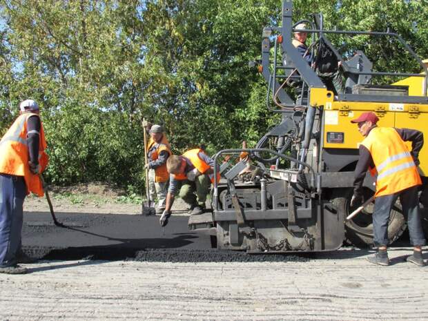 Во всех районах Саратовской области идет ремонт дорог
