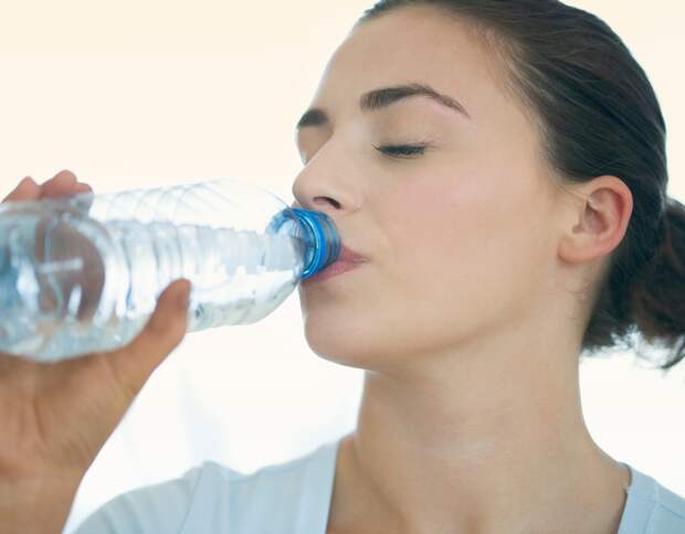 Young woman drinking a bottle of mineral water, Image: 43737738, License: Rights-managed, Restrictions: , Model Release: yes, Credit line: Profimedia, Mode Images