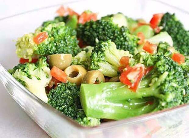 ТОП-8 рецептов очень полезных и низкокалорийных салатов с брокколи