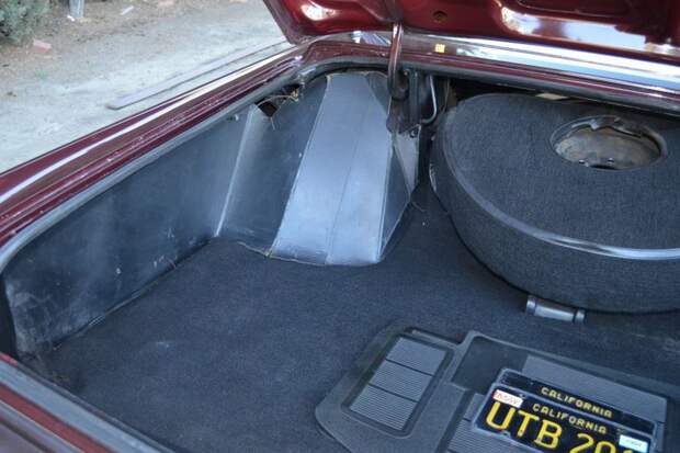 Редкий Imperial Crown Coupe 1967 года продают на аукционе (69 фото)