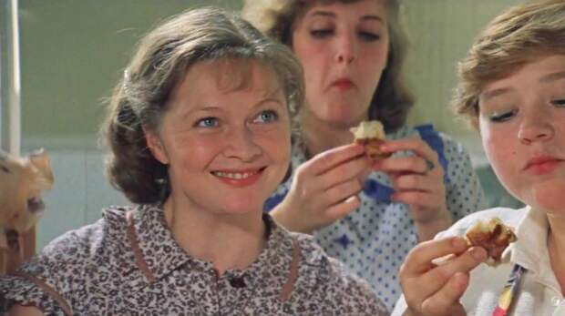 Легкий тест для души по советской комедии, что подарила всему СССР веру в любовь, — «Одиноким предоставляется общежитие»