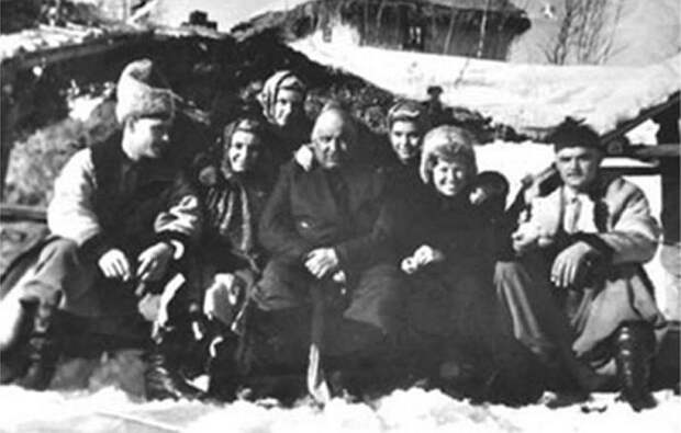 Во время съёмок фильма «Вечера на хуторе близ Диканьки». / Фото: www.123ru.net Во время съёмок фильма «Вечера на хуторе близ Диканьки». / Фото: www.123ru.net