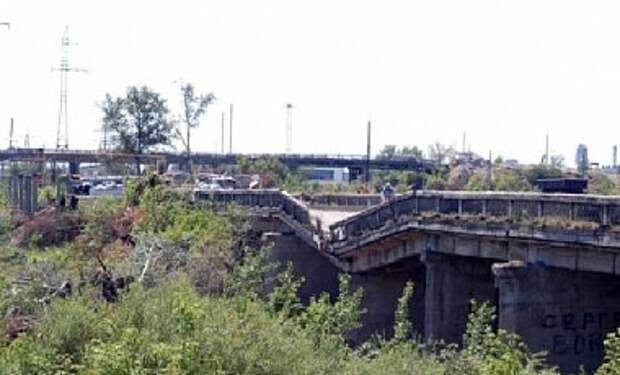 Железнодорожники восстановили семь разрушенных мостов Железнодорожники восстановили семь разрушенных мостов