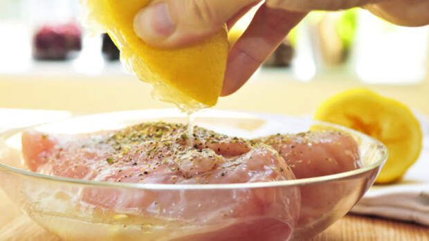 Лимон придает блюдам пикантный вкус и приятный аромат. /Фото: tasteofhome.com