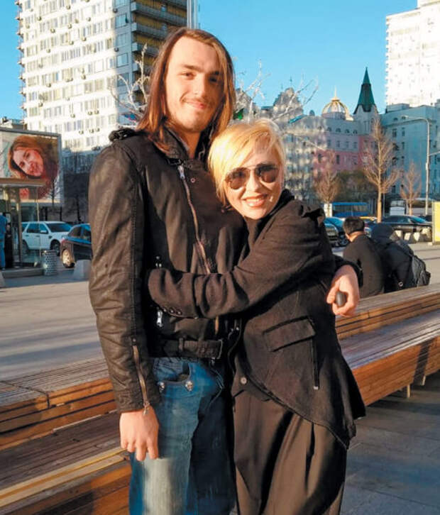 Валентина Легкоступова с сыном Матвеем