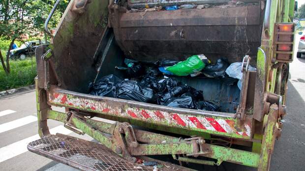 Водителей мусоровозов могут освободить от штрафов за шум в Петербурге