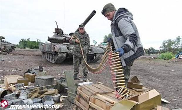 На Донетчине силы АТО обстреляли 2 колонны бронетехники из России