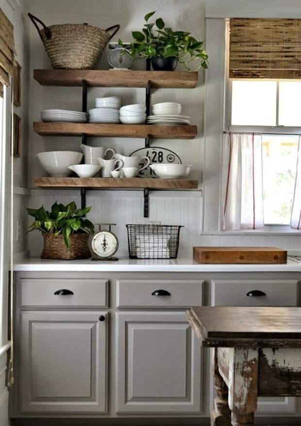 Прекрасный вариант обустроить кухню деревянными элементами декора, то что на самом деле создаст своеобразную легкость.