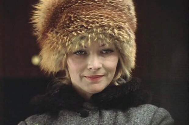 За кулисами «Иронии судьбы»: как Эльдар Рязанов нашел идеальных актеров в «рождественскую сказку для взрослых» За кулисами «Иронии судьбы»: как Эльдар Рязанов нашел идеальных актеров в «рождественскую сказку для взрослых»