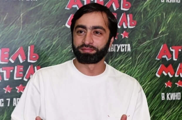 Звезда «Даешь молодежь!» Аслан Бижоев работает в пункте выдачи заказов