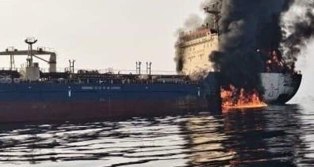 Иран не шутил: в Ормузском проливе тонут танкеры после ракетных ударов