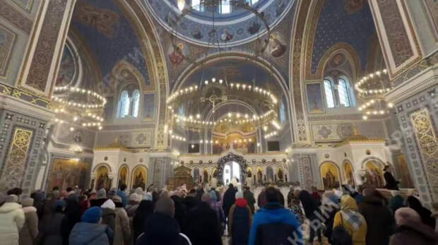 Божественная литургия проходит в Свято-Владимирском соборе