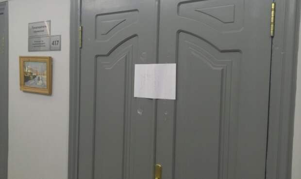 В мэрии Екатеринбурга после обысков опечатывают кабинеты. Ройзман покинул город В мэрии Екатеринбурга после обысков опечатывают кабинеты. Ройзман покинул город
