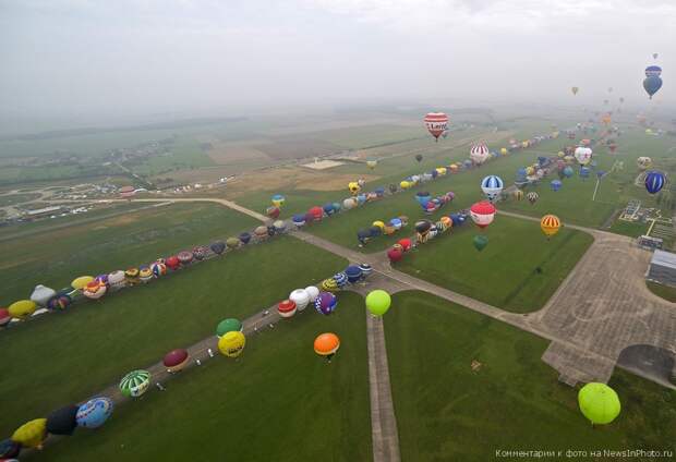 Воздушные шары в небе Франции: 343 шара одновременно! | NewsInPhoto.ru Новости и репортажи в фотографиях (25)