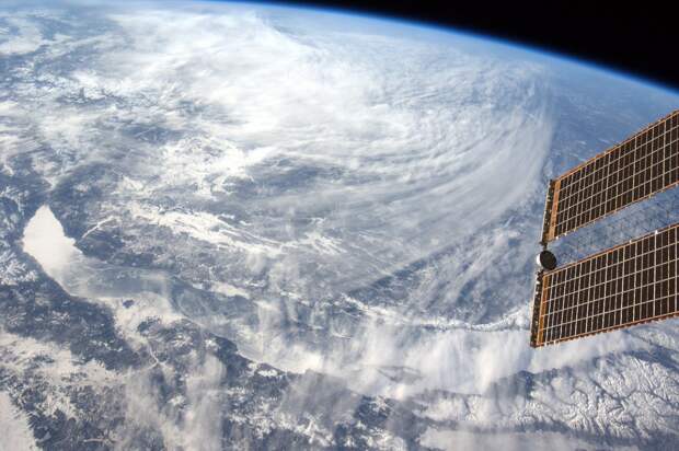 Роскосмос опубликовал свежие фото Байкала и Иркутска с высоты МКС