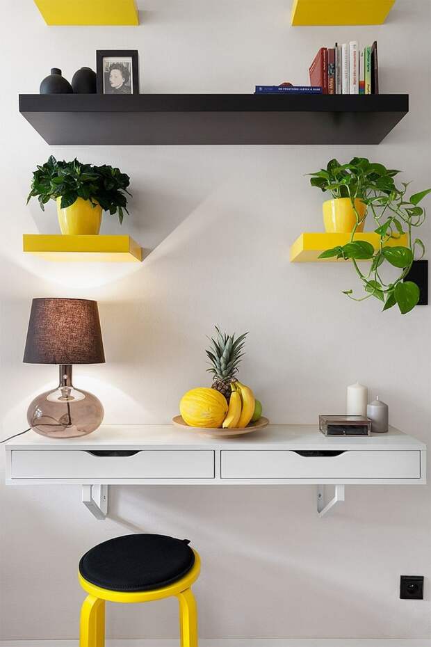 pops-of-yellow-stand-out-more-vividly-thanks-to-the-neutral-backdrop_03