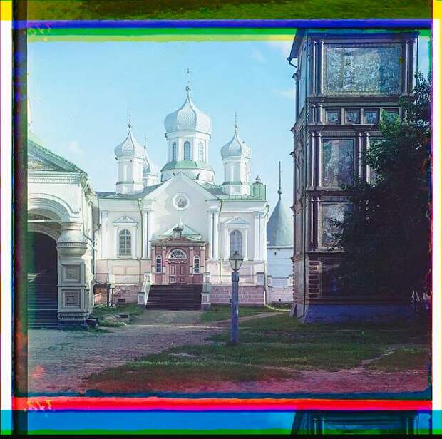 Sobor Rozhdestva Presvi︠a︡toĭ Bogorodit︠s︡y v Ipatʹevskom monastyri︠e︡ (zimnīĭ). [Kostroma]