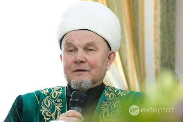 Җәлил хәзрәт: Яңа елны Коръән укып, хәләл табын әзерләп каршылудан куркырга кирәк түгел