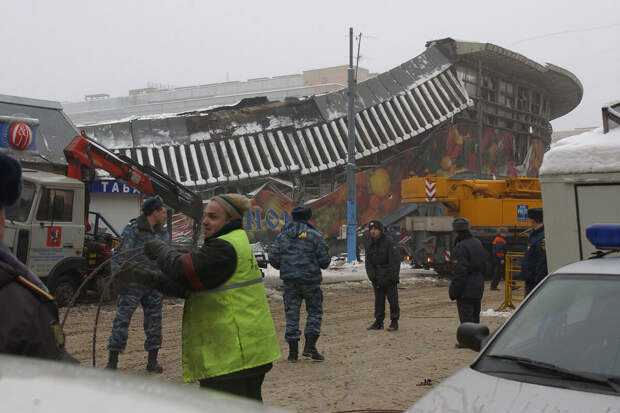 20 лет назад обрушился купол Басманного рынка в Москве, 68 человек погибли