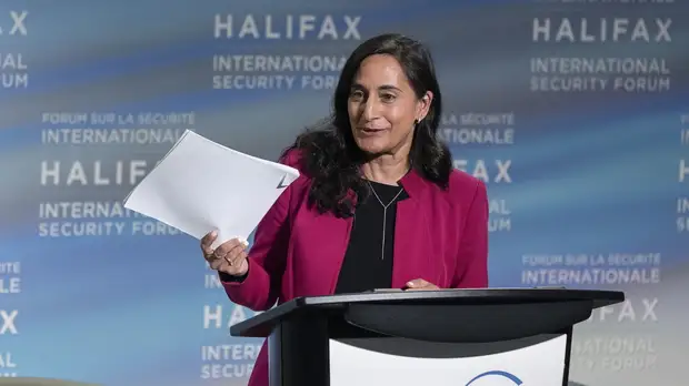 Глава Минобороны Канады в ближайшее время посетит Украину