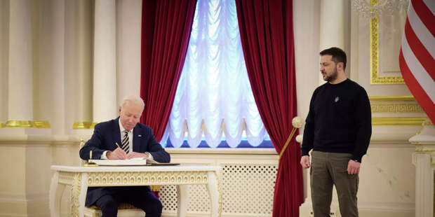Президент США Джо Байден и президент Украины Владимир Зеленский в Киеве, Украина. 20 февраля 2023 года Президент США Джо Байден и президент Украины Владимир Зеленский в Киеве, Украина. 20 февраля 2023 года - ИноСМИ, 1920, 21.03.2023