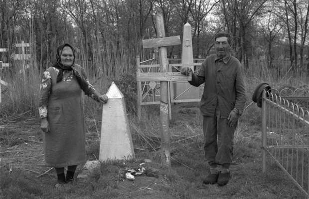 Скромные традиционные поминки. СССР, Новокузнецк, 1980-е годы.