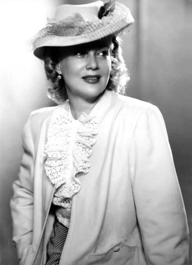 Любовь Орлова любила прически в голливудском стиле. / Фото: iznat.com Любовь Орлова любила прически в голливудском стиле. / Фото: iznat.com