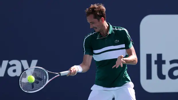 Тарпищев рассказал, почему у Медведева начались судороги во время матча с Попыриным