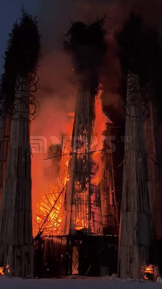 Россияне больше часа жгли масленичный арт-объект в виде огромного сердца