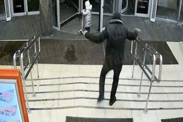 Эпичное ограбление ювелирного магазина в российском городе попало на видео