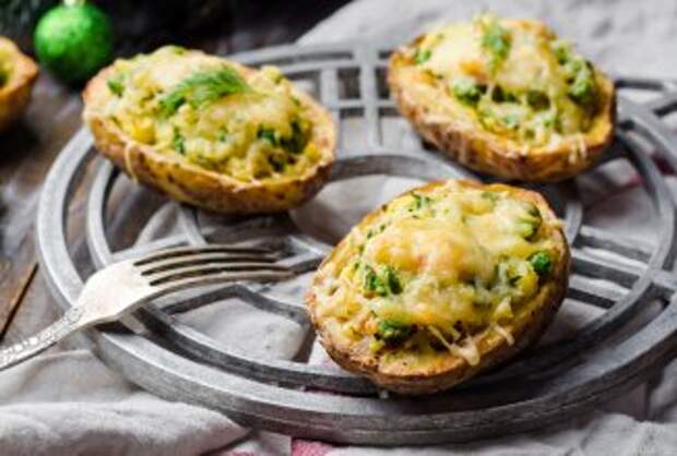 Картофель запеченный в духовке с семгой и сыром - приготовление