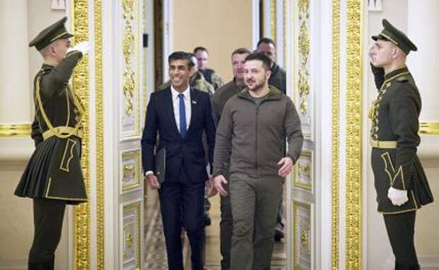 На фото: премьер-министр Великобритании Риши Сунак и президент Украины Владимир Зеленский (слева направо)