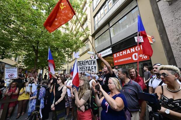 В помещении театра Х10 в Праге, финансируемого Минкультом Чехии, прошла акция террористов  группировки «Азов»...