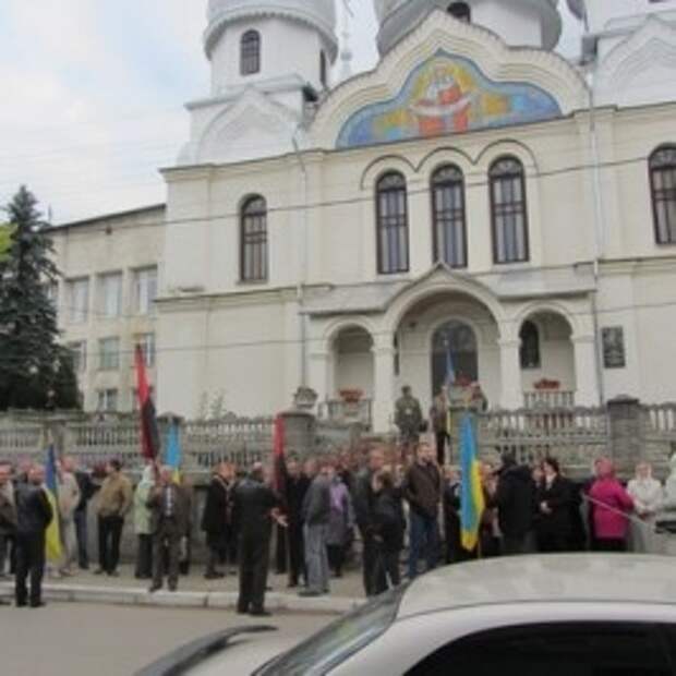 Дневник им. AHTOH: Храм на слезах: Захват Покровского храма в Львовской области