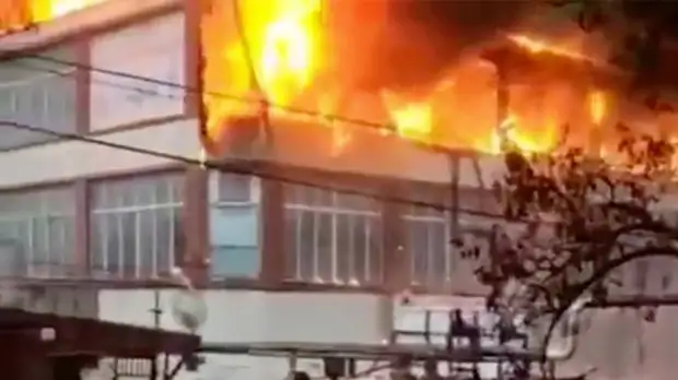 При пожаре в Кизляре сгорели два ТЦ