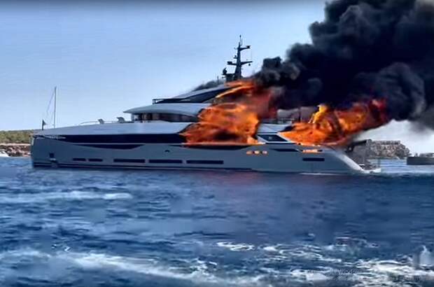 В Испании сгорела новая суперяхта миллионера Паоло Скудиери стоимостью 24 млн долларов