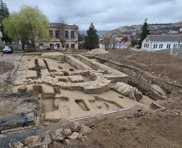 В старой части Бахчисарая археологам открылась церковь XIX века