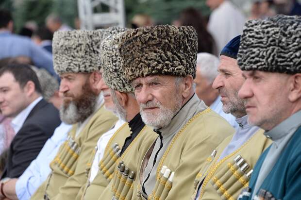 Папаха: почему все мужчины Кавказа носят эту мохнатую шапку?