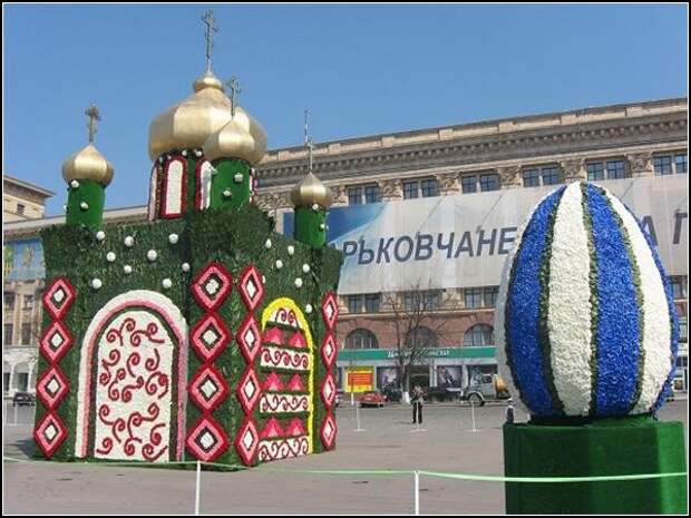 Цветочные скульптуры к Пасхе. Харьков
