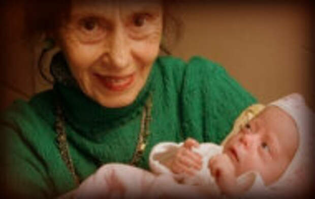 Шоу-бизнес: Что стало с родившей в 66 лет первого ребёнка женщиной, как выглядит 20-летняя дочь