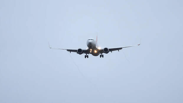 Самолет рейса Владивосток - Хабаровск совершил экстренную посадку