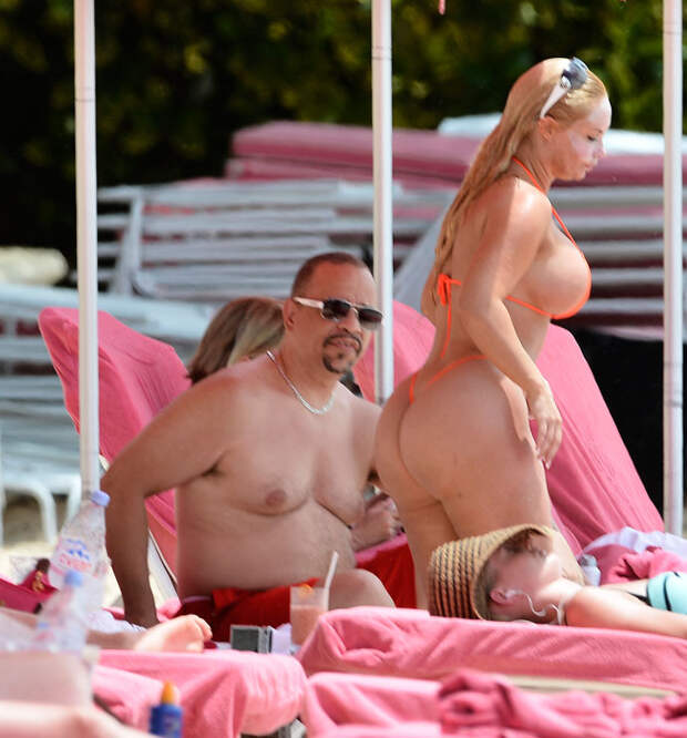 Рэпер Ice T и его знаменитая своими пышными формами супруга Николь Остин по прозвищу Коко отдыхают на солнечном Барбадосе